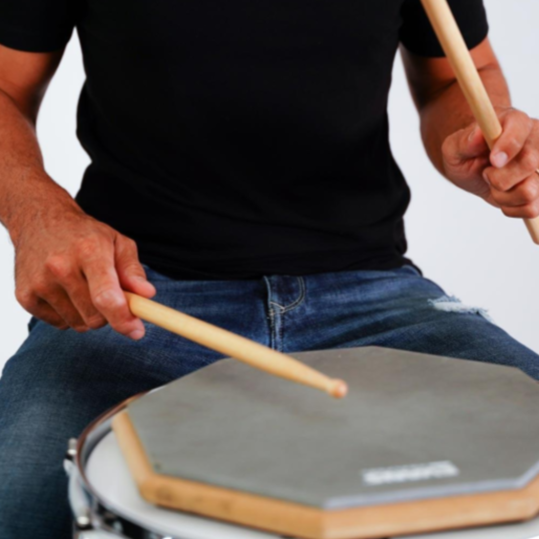 Allenamento quotidiano con bacchette e pad
